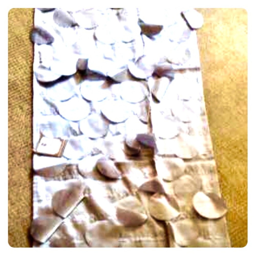 Table Runner.. I have 22 and price is per Runner